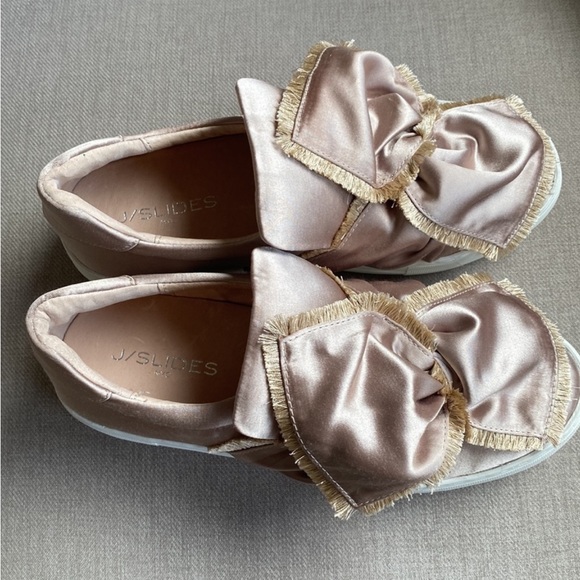 J/SLIDES NYL NWOT GOLD SATIN BOW PLATFORM SNEAKERS Sz 7.5 - Picture 2 of 6